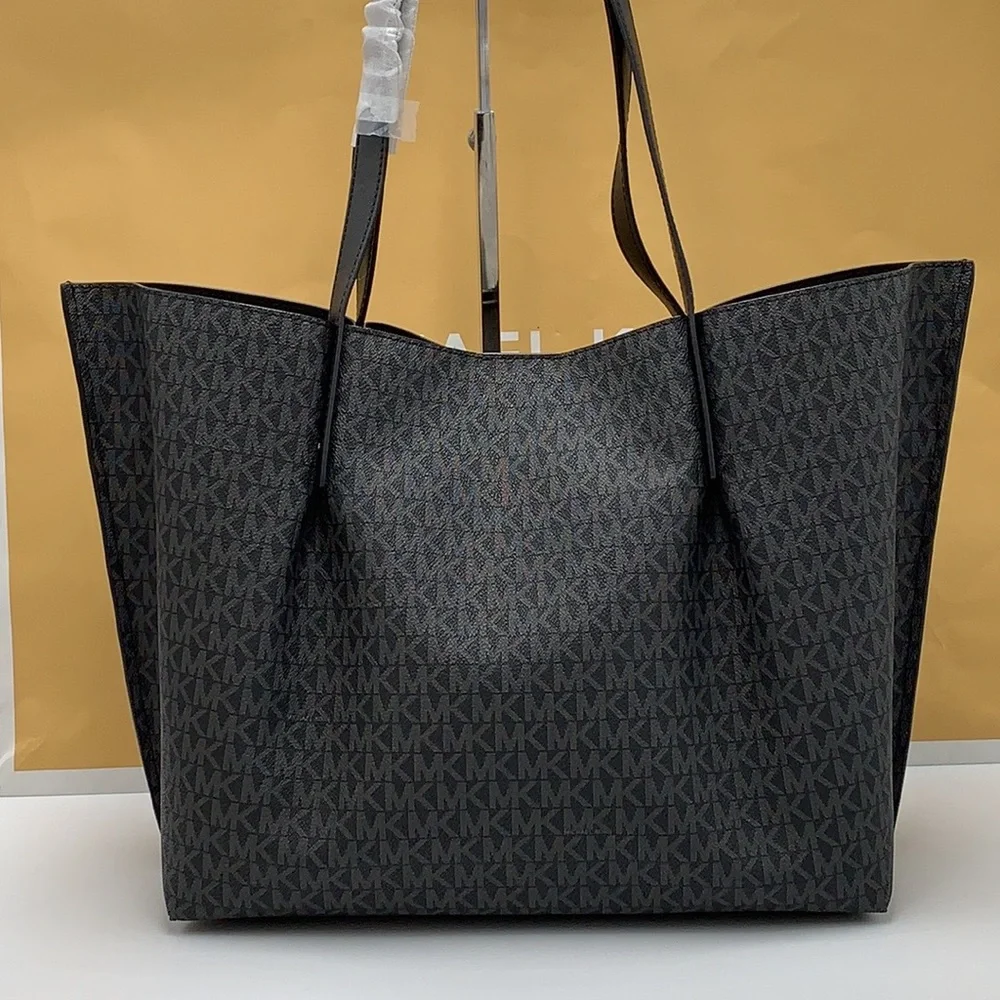 MICHAEL KORS EMILIA LARGE EAST WEST TOTE BLACK SIGNATURE COLOR